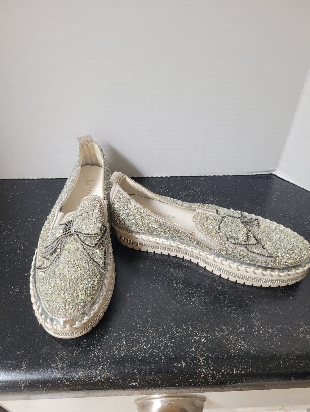 Muguan Rhinestone Beaded Bow Embellished Sneakers